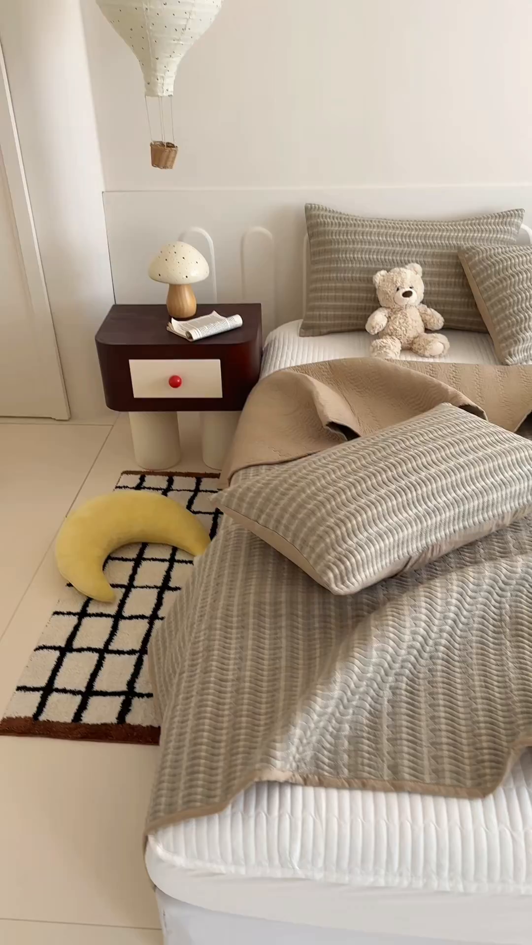 91家纺网 家纺一手货源 找家纺 乐野家居 2025新款A类全棉水洗棉夹棉床盖三件套 日落绿