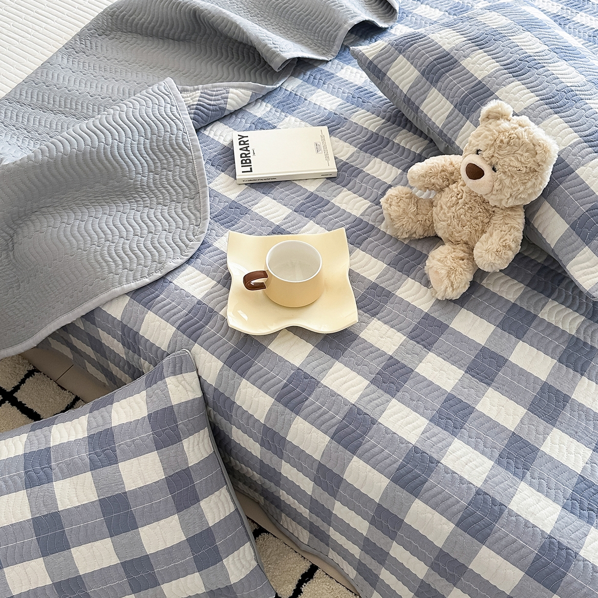 91家纺网 家纺一手货源 找家纺 乐野家居 2025新款A类全棉水洗棉夹棉床盖三件套 半夏兰