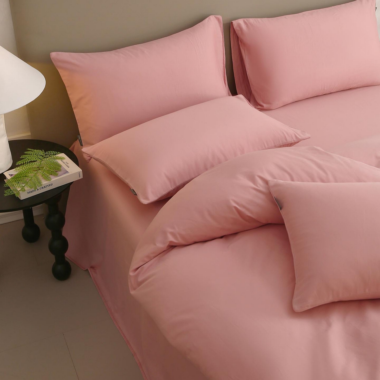 91家纺网 家纺一手货源 找家纺 宜家坊 2025新款A类60支长绒棉纯色磨毛四件套 暮砂粉