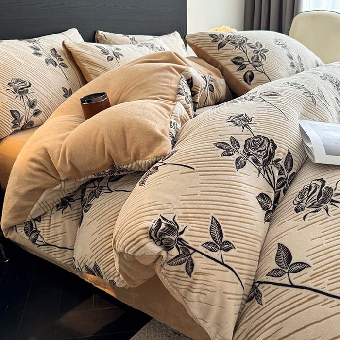 91家纺网 家纺一手货源 找家纺 （总）卡罗兰 2025新款雕花烂花牛奶绒套件-缠花枝系列