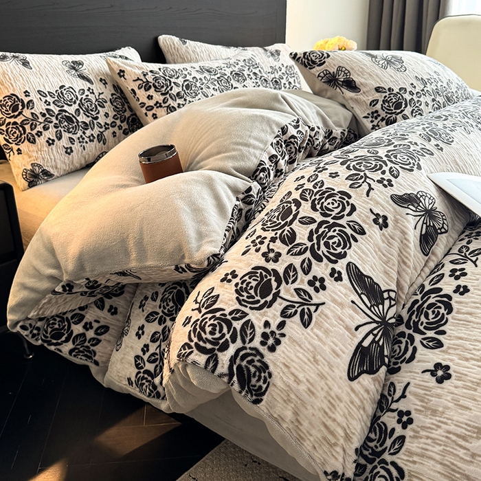 91家纺网 家纺一手货源 找家纺 （总）卡罗兰 2025新款雕花烂花牛奶绒套件-缠花枝系列