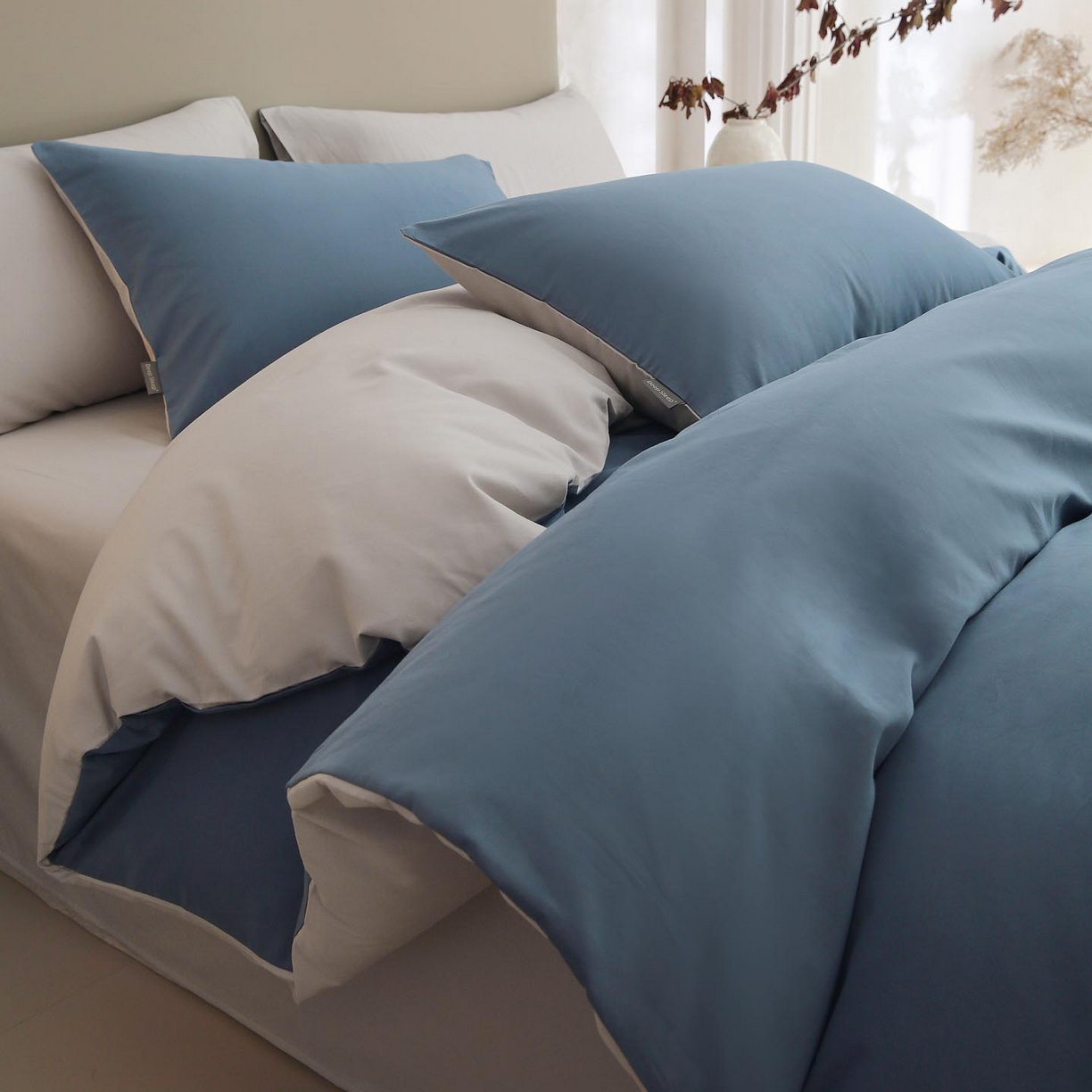 91家纺网 家纺一手货源 找家纺 宜家坊 2025新款A类60支长绒棉纯色磨毛四件套 蓝韵雾纱