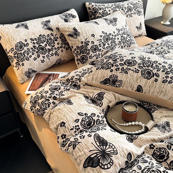 91家纺网 家纺一手货源 找家纺 （总）卡罗兰 2025新款雕花烂花牛奶绒套件-缠花枝系列