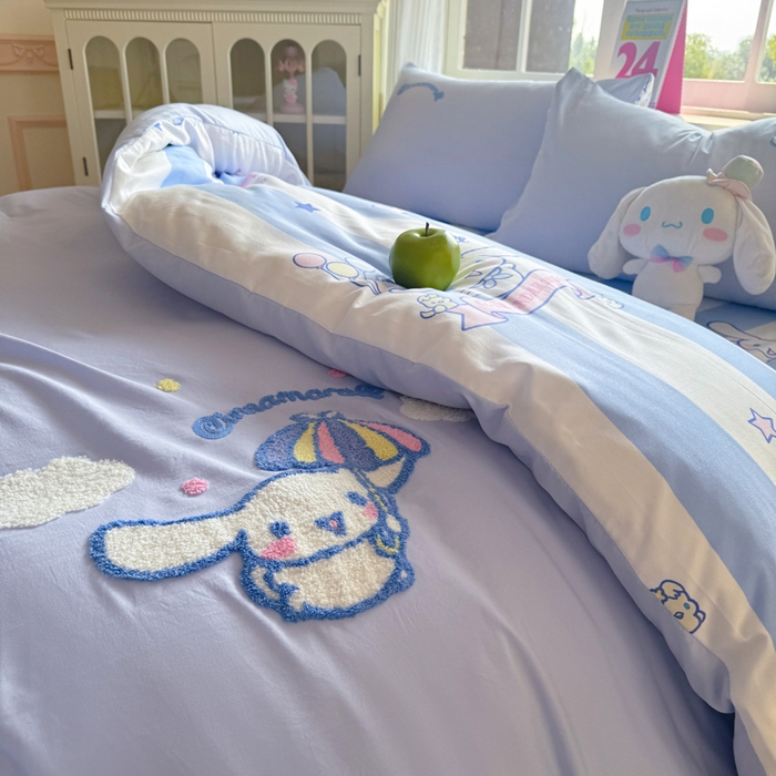 91家纺网 家纺一手货源 找家纺 艾特你 2025新款三丽鸥水洗云朵棉毛巾绣四件套-三丽鸥 蓝天小狗