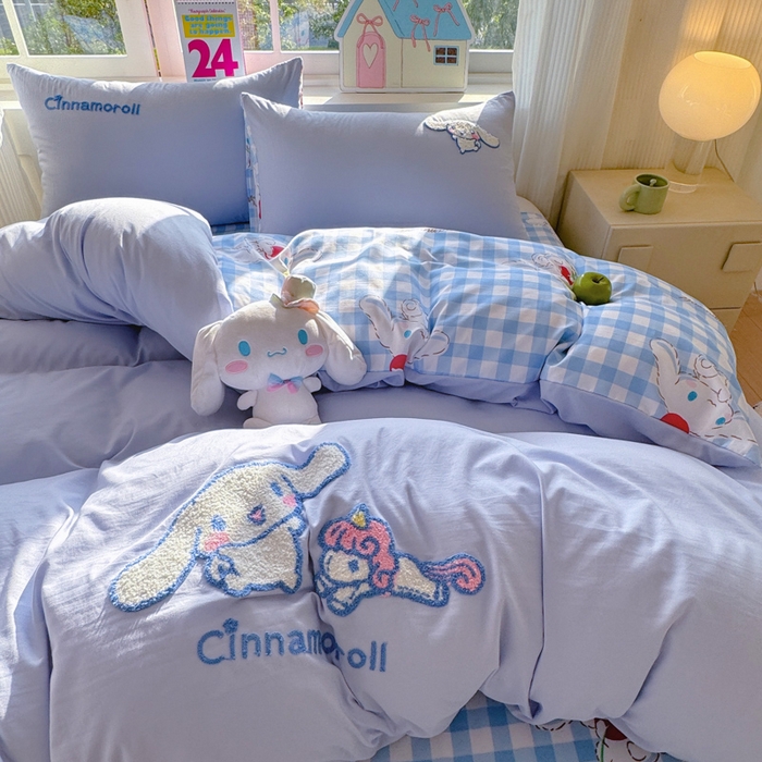 91家纺网 家纺一手货源 找家纺 艾特你 2025新款三丽鸥水洗云朵棉毛巾绣四件套-三丽鸥 木马狗