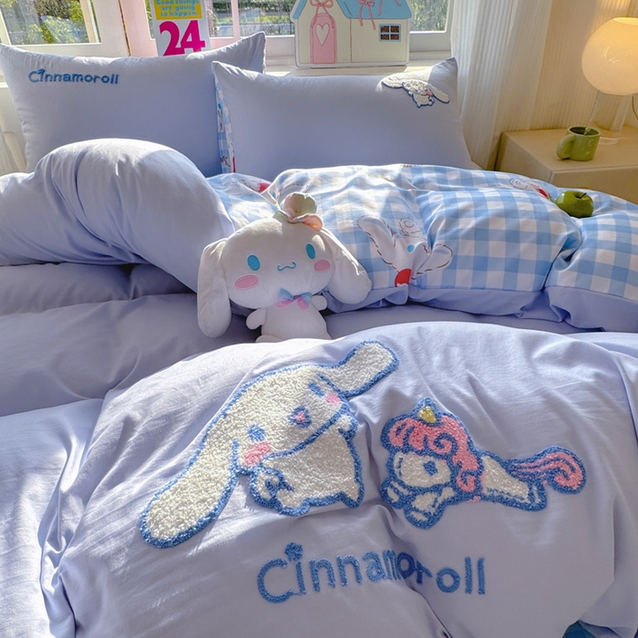 91家纺网 家纺一手货源 找家纺 艾特你 2025新款三丽鸥水洗云朵棉毛巾绣四件套-三丽鸥 木马狗