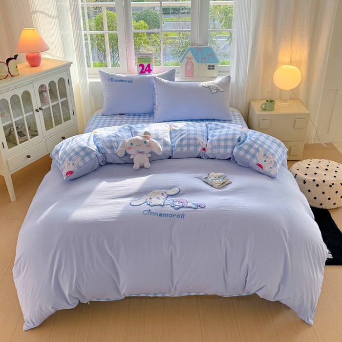 91家纺网 家纺一手货源 找家纺 艾特你 2025新款三丽鸥水洗云朵棉毛巾绣四件套-三丽鸥 木马狗