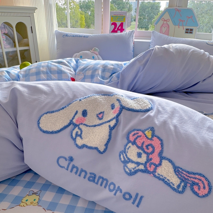 91家纺网 家纺一手货源 找家纺 艾特你 2025新款三丽鸥水洗云朵棉毛巾绣四件套-三丽鸥 木马狗