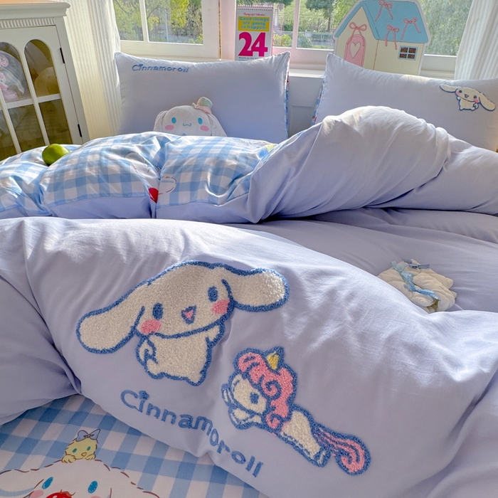 91家纺网 家纺一手货源 找家纺 艾特你 2025新款三丽鸥水洗云朵棉毛巾绣四件套-三丽鸥 木马狗