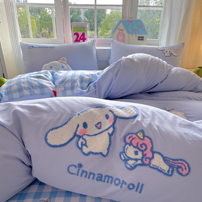 91家纺网 家纺一手货源 找家纺 艾特你 2025新款三丽鸥水洗云朵棉毛巾绣四件套-三丽鸥 木马狗