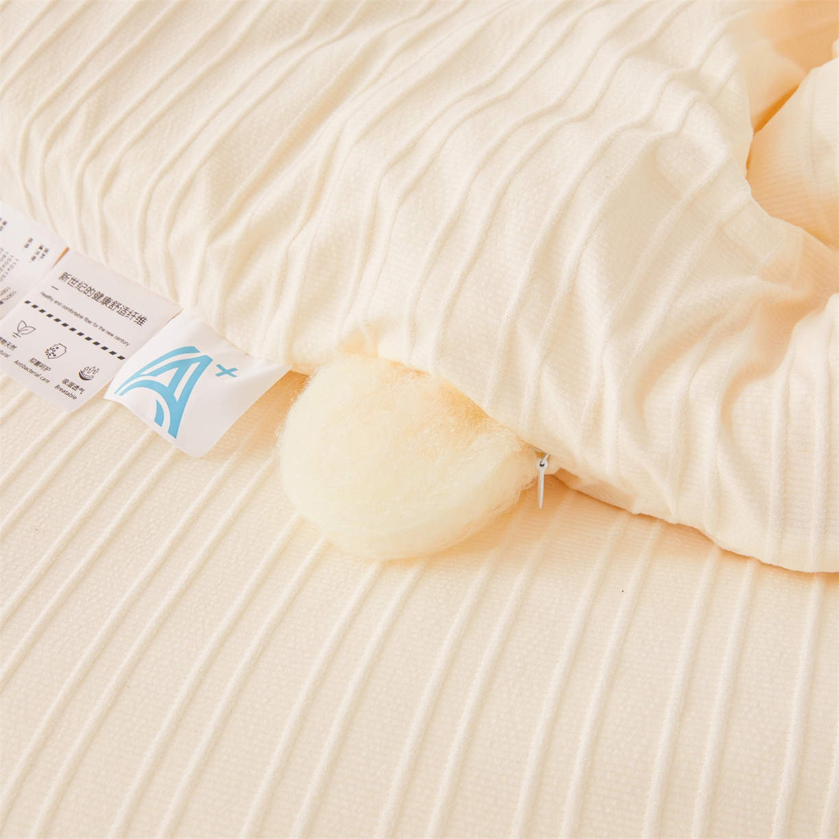 91家纺网 家纺一手货源 找家纺 易博家纺 2025新款无印风良品类提花竖条泡泡纱被冬被被芯春秋被空调被 米白