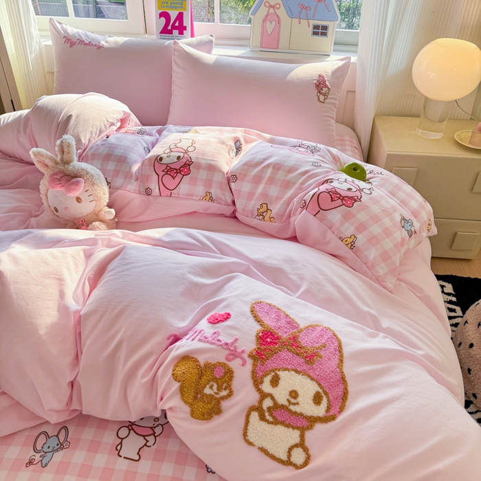 91家纺网 家纺一手货源 找家纺 艾特你 2025新款三丽鸥水洗云朵棉毛巾绣四件套-三丽鸥 松鼠美乐-粉