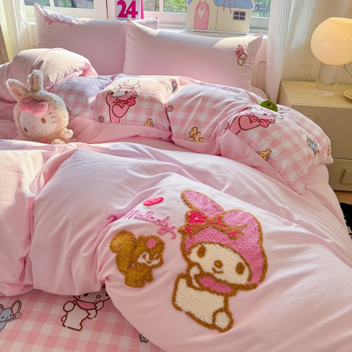 91家纺网 家纺一手货源 找家纺 艾特你 2025新款三丽鸥水洗云朵棉毛巾绣四件套-三丽鸥 松鼠美乐-粉