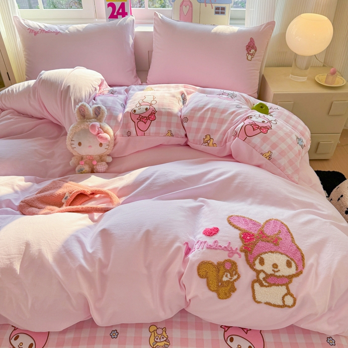 91家纺网 家纺一手货源 找家纺 艾特你 2025新款三丽鸥水洗云朵棉毛巾绣四件套-三丽鸥 松鼠美乐-粉