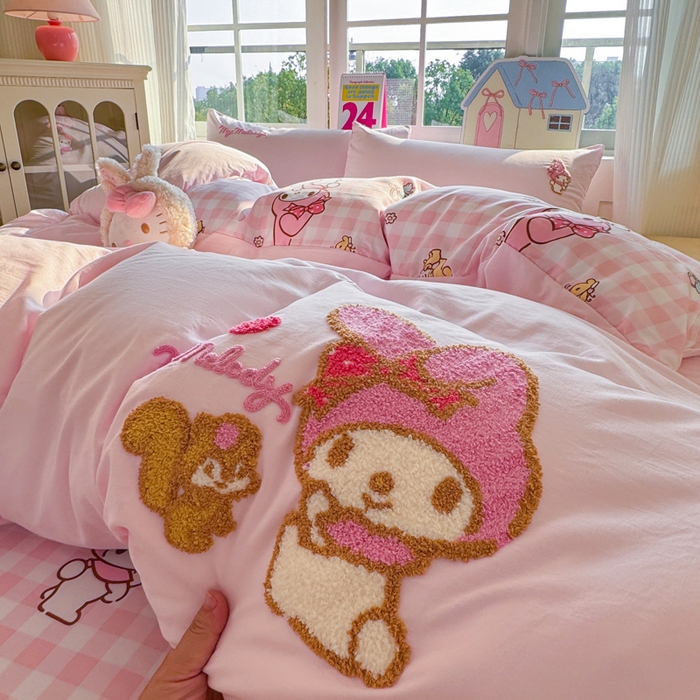 91家纺网 家纺一手货源 找家纺 艾特你 2025新款三丽鸥水洗云朵棉毛巾绣四件套-三丽鸥 松鼠美乐-粉