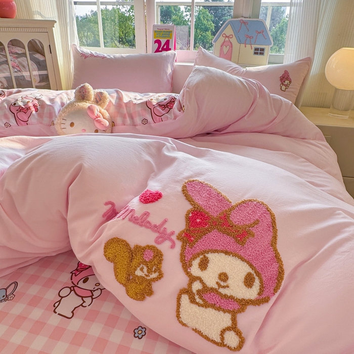 91家纺网 家纺一手货源 找家纺 艾特你 2025新款三丽鸥水洗云朵棉毛巾绣四件套-三丽鸥 松鼠美乐-粉