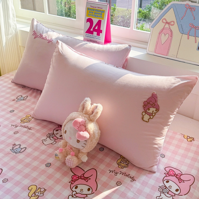 91家纺网 家纺一手货源 找家纺 艾特你 2025新款三丽鸥水洗云朵棉毛巾绣四件套-三丽鸥 松鼠美乐-粉