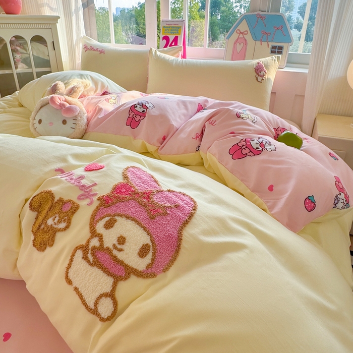 91家纺网 家纺一手货源 找家纺 艾特你 2025新款三丽鸥水洗云朵棉毛巾绣四件套-三丽鸥 松鼠美乐-黄