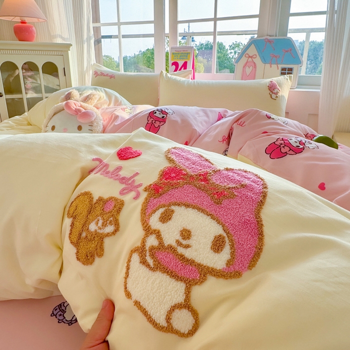 91家纺网 家纺一手货源 找家纺 艾特你 2025新款三丽鸥水洗云朵棉毛巾绣四件套-三丽鸥 松鼠美乐-黄