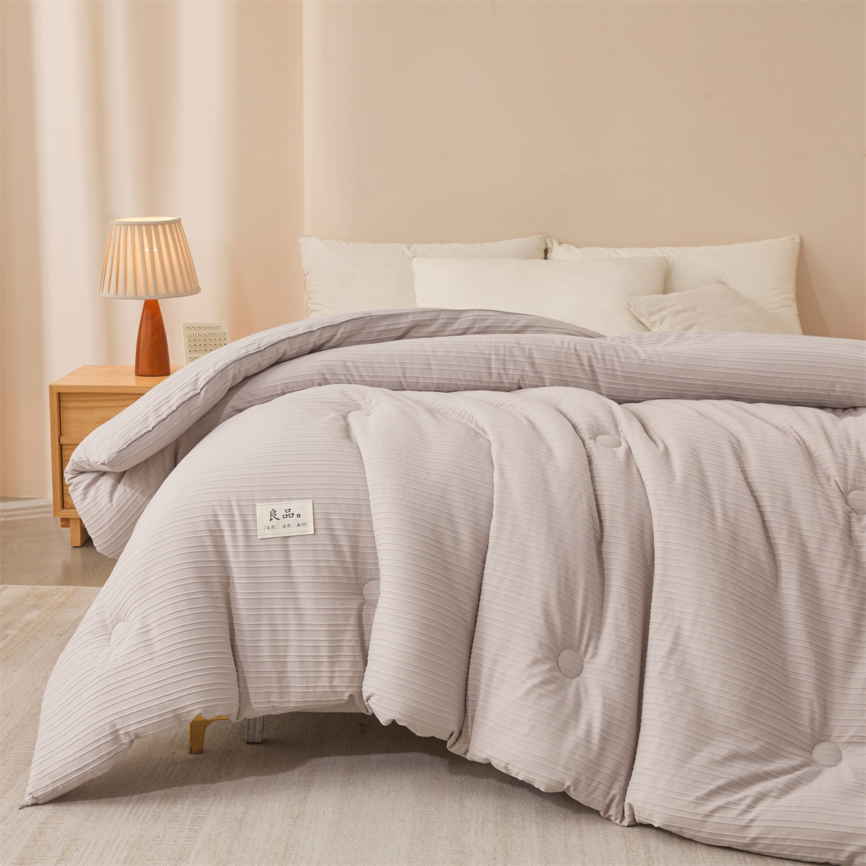 91家纺网 家纺一手货源 找家纺 易博家纺 2025新款无印风良品A类提花竖条泡泡纱被冬被被芯春秋被空调被 浅灰