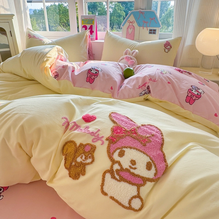 91家纺网 家纺一手货源 找家纺 艾特你 2025新款三丽鸥水洗云朵棉毛巾绣四件套-三丽鸥 松鼠美乐-黄