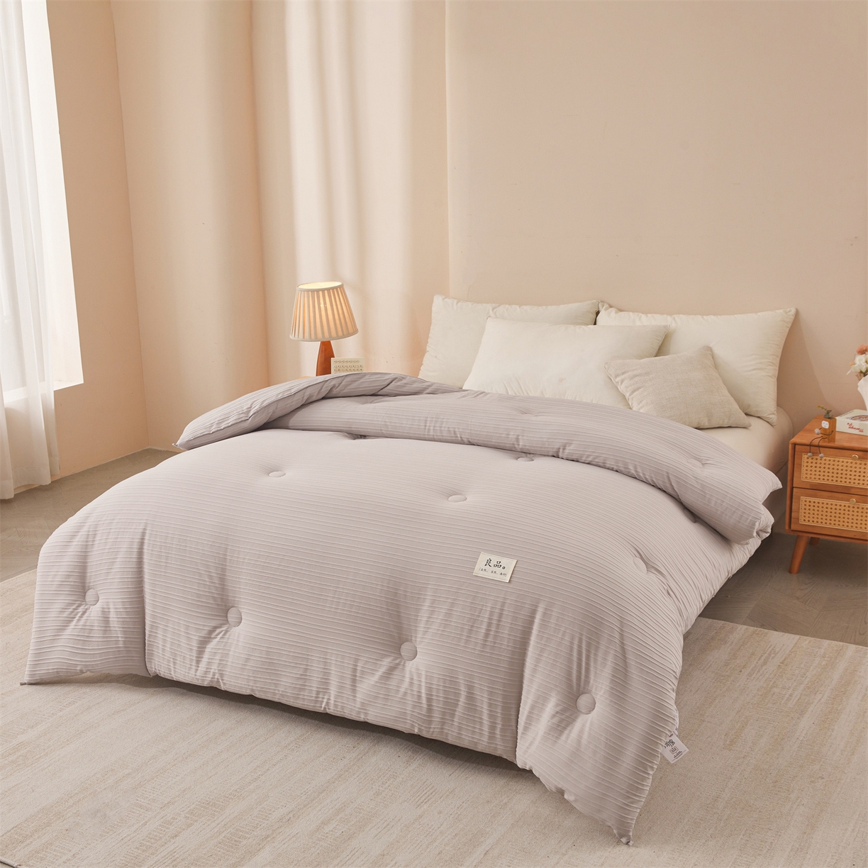 91家纺网 家纺一手货源 找家纺 易博家纺 2025新款无印风良品A类提花竖条泡泡纱被冬被被芯春秋被空调被 浅灰