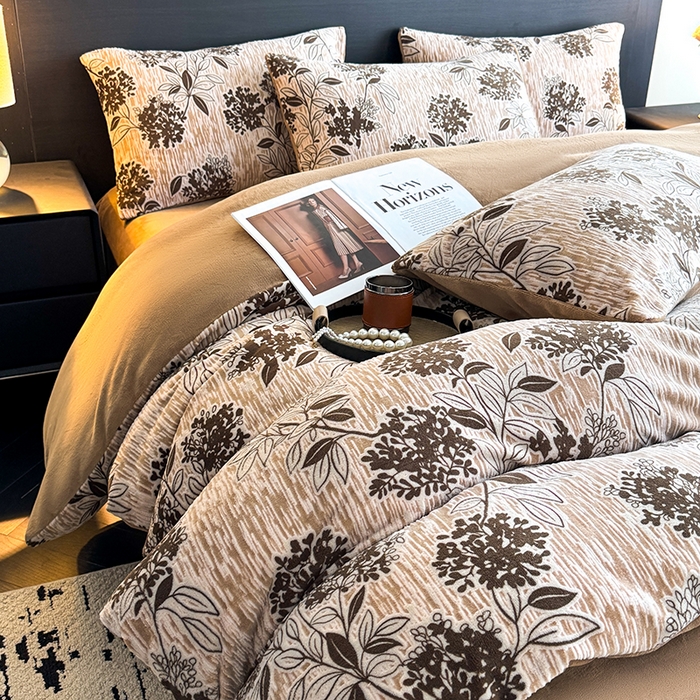 91家纺网 家纺一手货源 找家纺 卡罗兰 2025新款雕花烂花牛奶绒套件-缠花枝系列 缠花枝-绣球