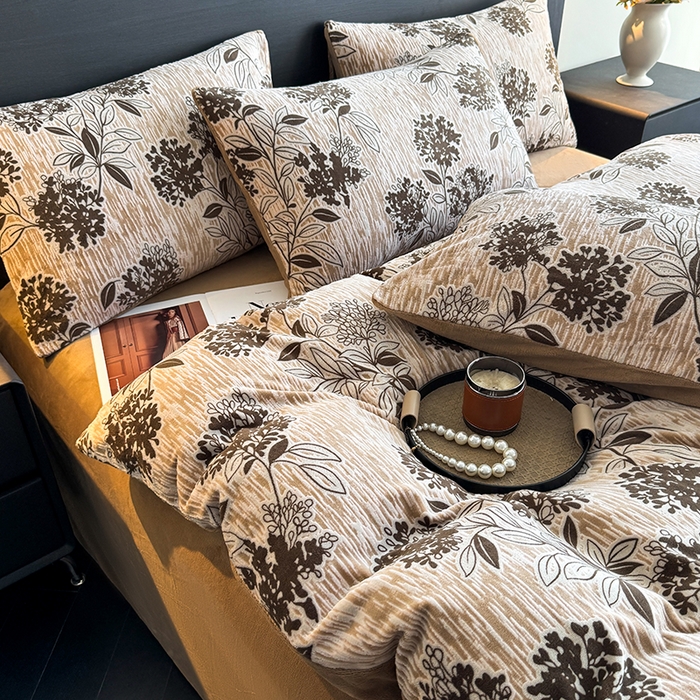 91家纺网 家纺一手货源 找家纺 卡罗兰 2025新款雕花烂花牛奶绒套件-缠花枝系列 缠花枝-绣球