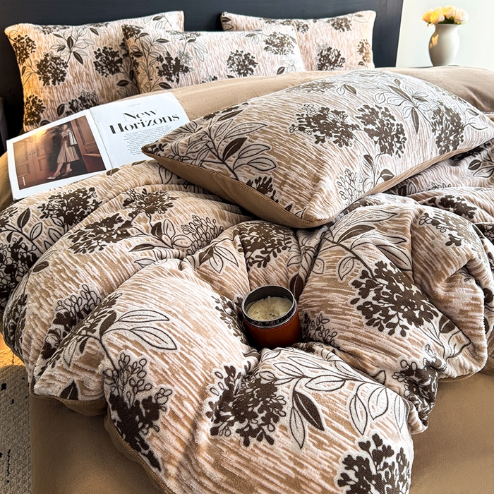 91家纺网 家纺一手货源 找家纺 卡罗兰 2025新款雕花烂花牛奶绒套件-缠花枝系列 缠花枝-绣球