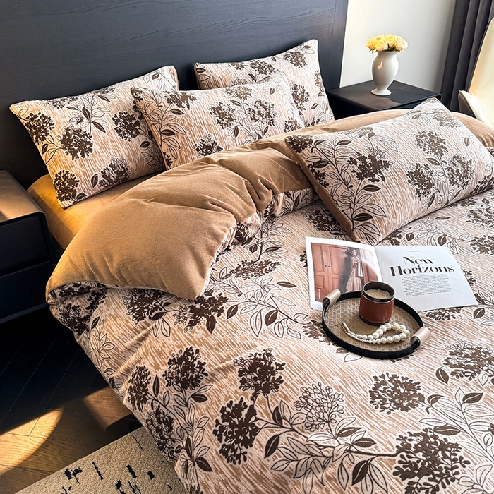 91家纺网 家纺一手货源 找家纺 卡罗兰 2025新款雕花烂花牛奶绒套件-缠花枝系列 缠花枝-绣球