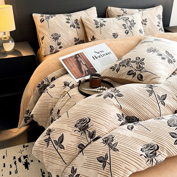 91家纺网 家纺一手货源 找家纺 卡罗兰 2025新款雕花烂花牛奶绒套件-缠花枝系列 缠花枝-玫瑰