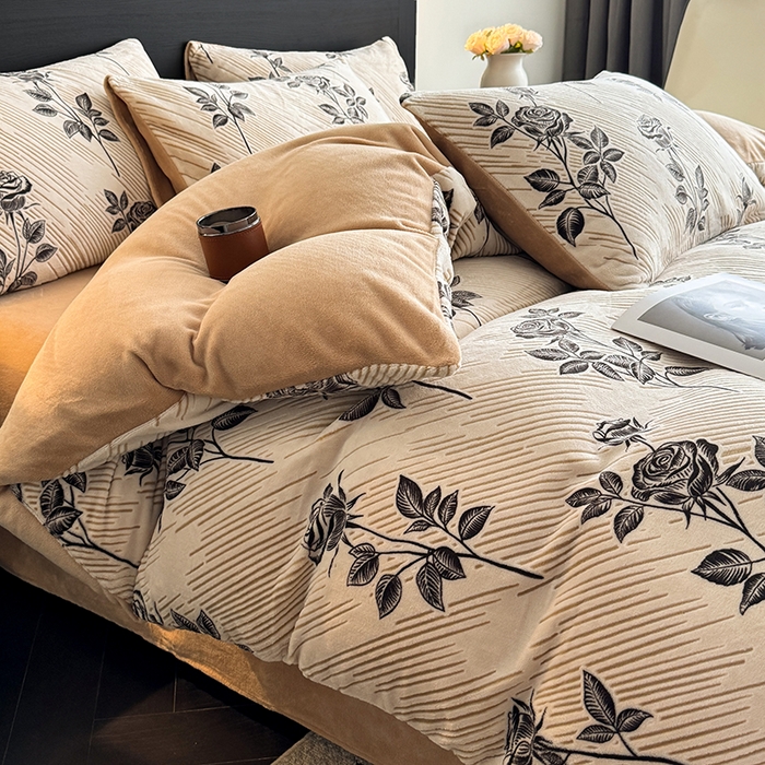 91家纺网 家纺一手货源 找家纺 卡罗兰 2025新款雕花烂花牛奶绒套件-缠花枝系列 缠花枝-玫瑰