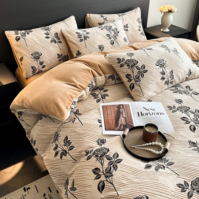 91家纺网 家纺一手货源 找家纺 卡罗兰 2025新款雕花烂花牛奶绒套件-缠花枝系列 缠花枝-玫瑰