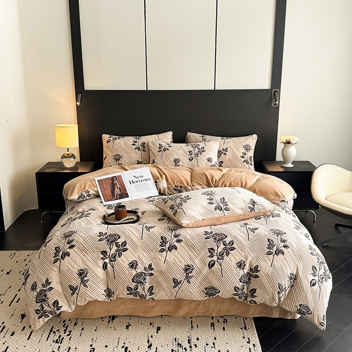 91家纺网 家纺一手货源 找家纺 卡罗兰 2025新款雕花烂花牛奶绒套件-缠花枝系列 缠花枝-玫瑰