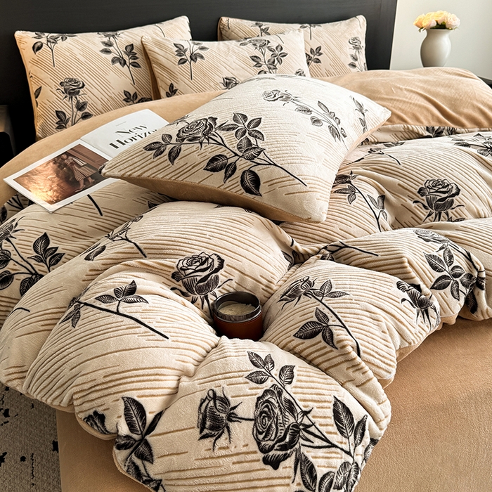 91家纺网 家纺一手货源 找家纺 卡罗兰 2025新款雕花烂花牛奶绒套件-缠花枝系列 缠花枝-玫瑰