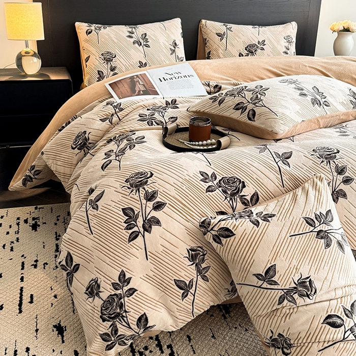 91家纺网 家纺一手货源 找家纺 卡罗兰 2025新款雕花烂花牛奶绒套件-缠花枝系列 缠花枝-玫瑰