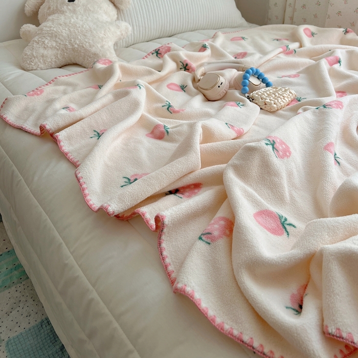 91家纺网 家纺一手货源 找家纺 萝莉家纺 2025新款四季多功能双面宝宝绒暖肤毯米粒绒毛毯 草莓莓