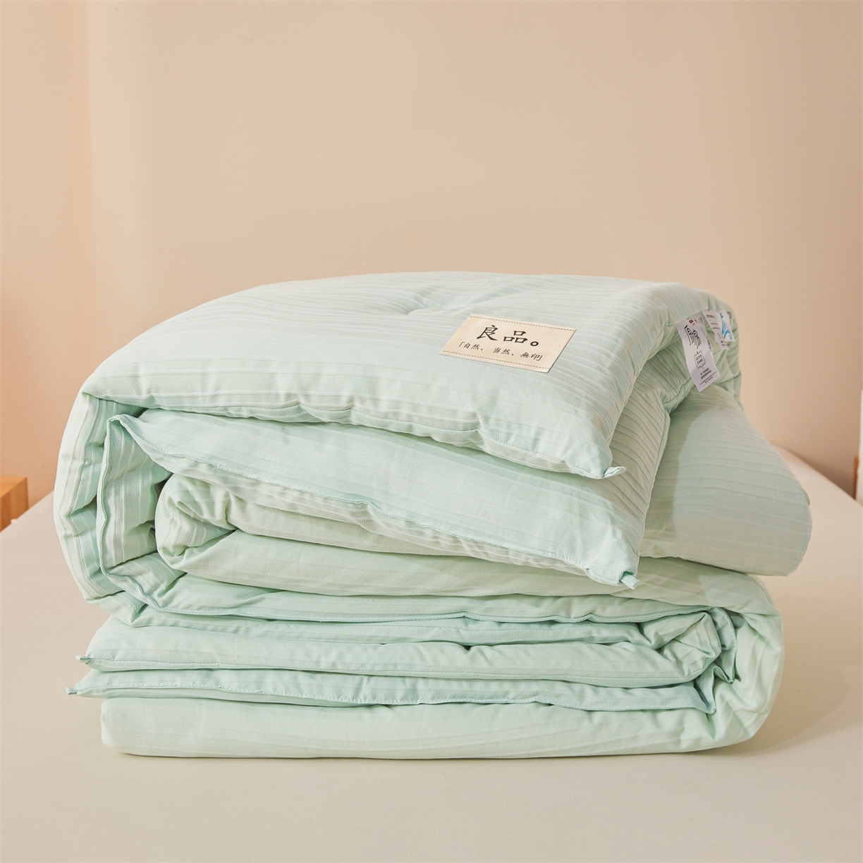 91家纺网 家纺一手货源 找家纺 易博家纺 2025新款无印风良品类提花竖条泡泡纱被冬被被芯春秋被空调被 果绿