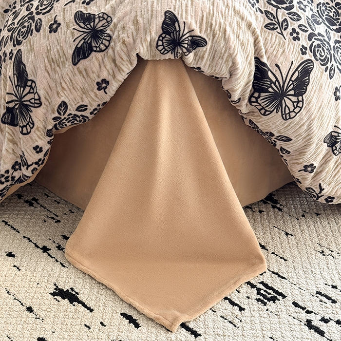 91家纺网 家纺一手货源 找家纺 卡罗兰 2025新款雕花烂花牛奶绒套件-缠花枝系列 缠花枝-蝶恋花卡其