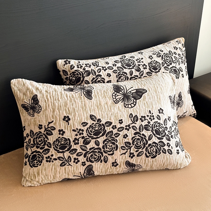 91家纺网 家纺一手货源 找家纺 卡罗兰 2025新款雕花烂花牛奶绒套件-缠花枝系列 缠花枝-蝶恋花卡其