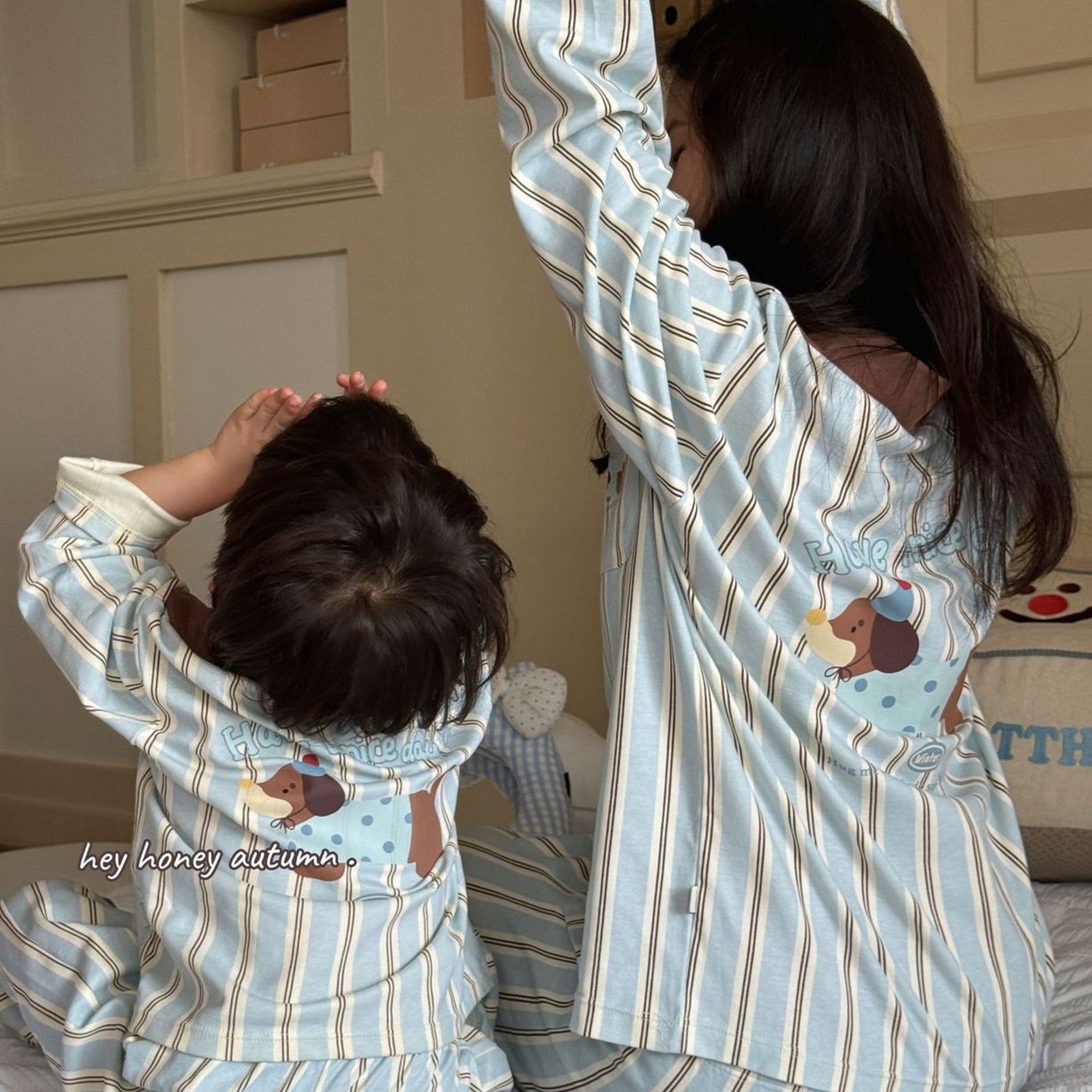 91家纺网 家纺一手货源 找家纺 （总）【只代发】2025新款母子大小卷 Hey honey儿童亲子款舒适棉毛针织家居服套装秋冬睡衣一件代发