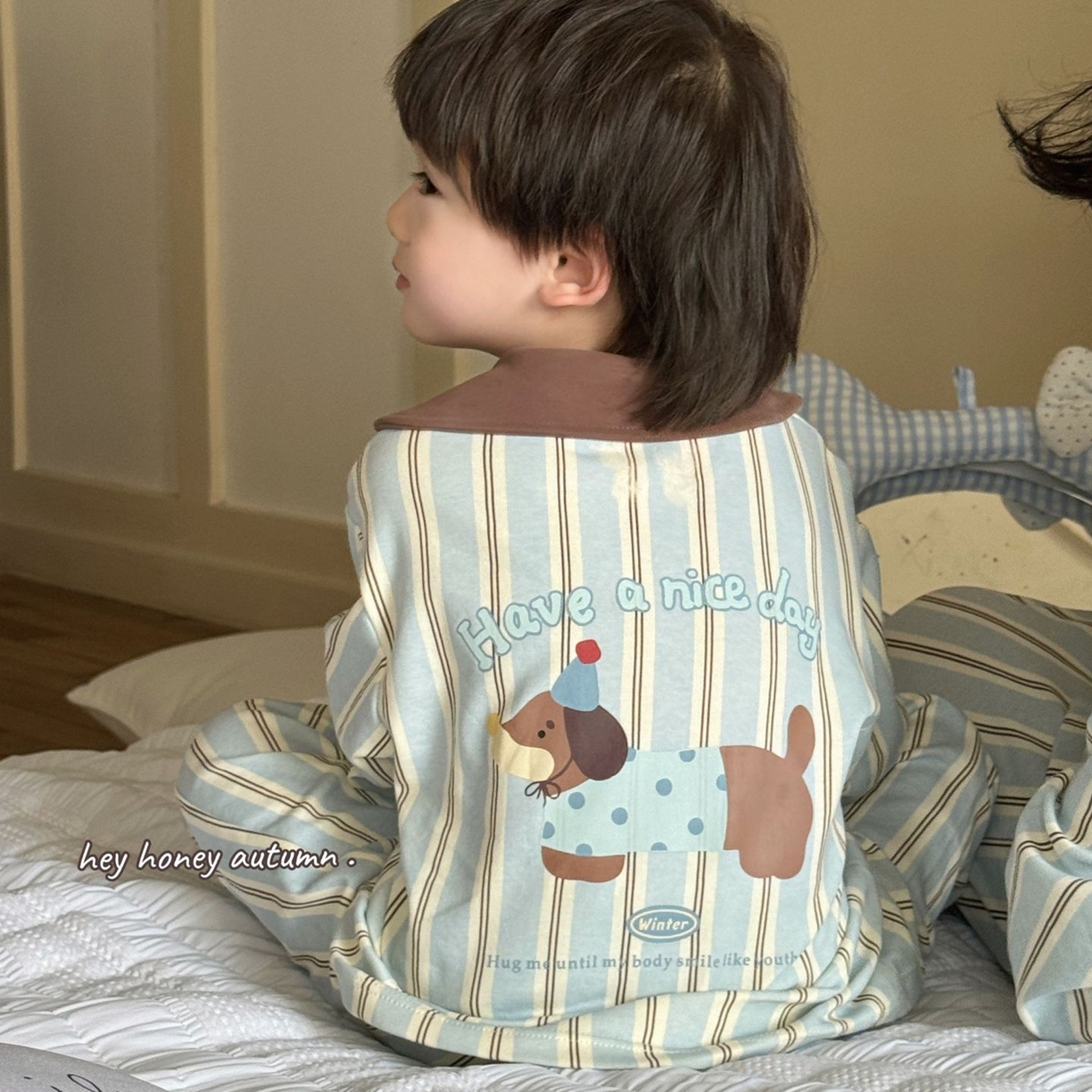91家纺网 家纺一手货源 找家纺 （总）【只代发】2025新款母子大小卷 Hey honey儿童亲子款舒适棉毛针织家居服套装秋冬睡衣一件代发