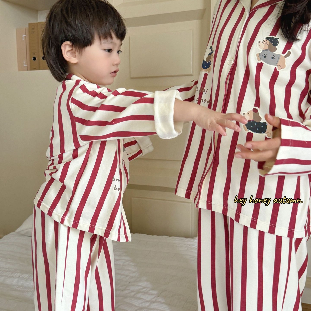 91家纺网 家纺一手货源 找家纺 （总）【只代发】2025新款母子大小卷 Hey honey儿童亲子款舒适棉毛针织家居服套装秋冬睡衣一件代发