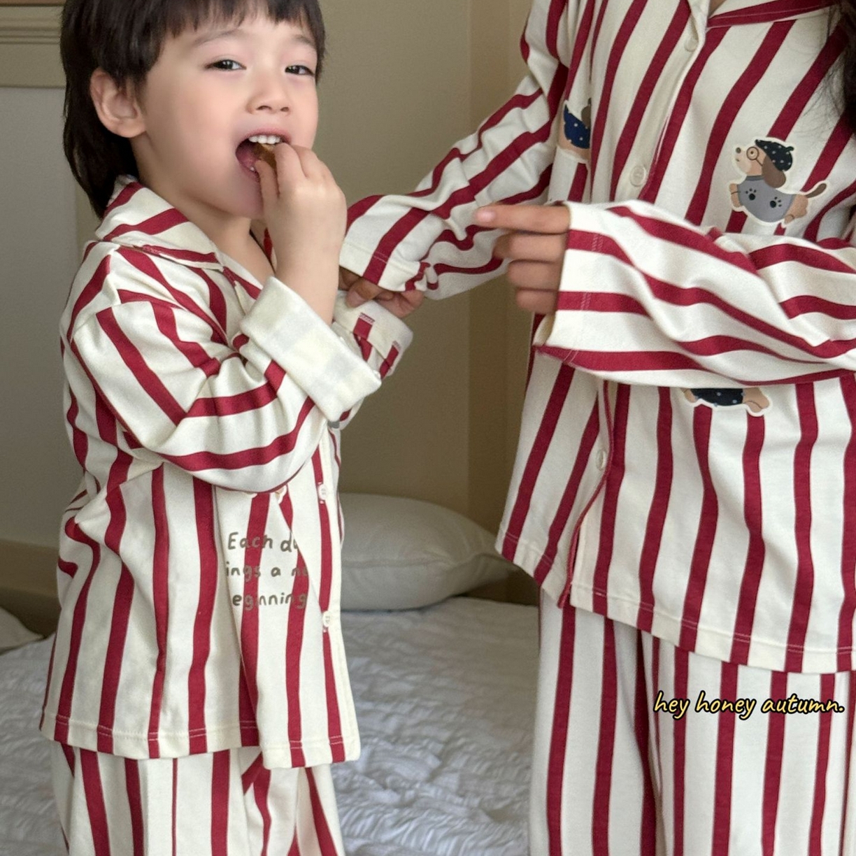 91家纺网 家纺一手货源 找家纺 （总）【只代发】2025新款母子大小卷 Hey honey儿童亲子款舒适棉毛针织家居服套装秋冬睡衣一件代发