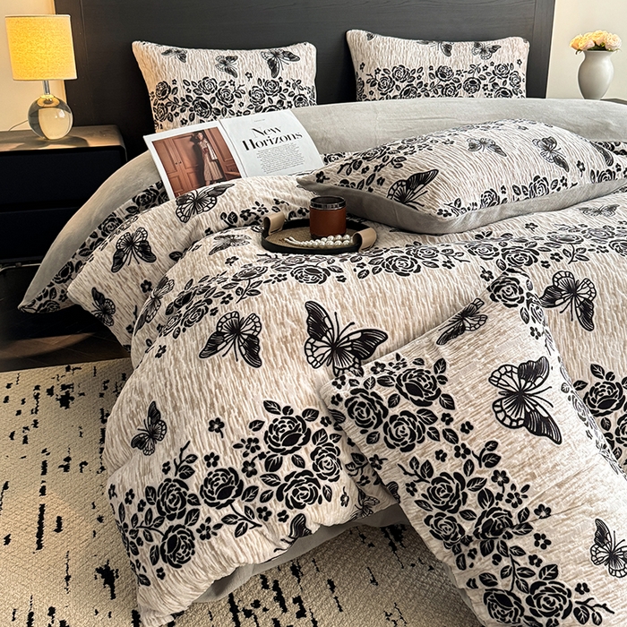 91家纺网 家纺一手货源 找家纺 卡罗兰 2025新款雕花烂花牛奶绒套件-缠花枝系列 缠花枝-蝶恋花灰色