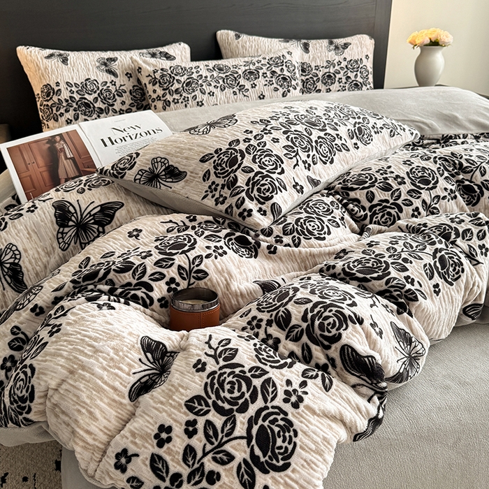 91家纺网 家纺一手货源 找家纺 卡罗兰 2025新款雕花烂花牛奶绒套件-缠花枝系列 缠花枝-蝶恋花灰色