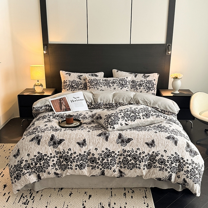 91家纺网 家纺一手货源 找家纺 卡罗兰 2025新款雕花烂花牛奶绒套件-缠花枝系列 缠花枝-蝶恋花灰色