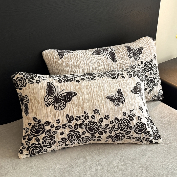 91家纺网 家纺一手货源 找家纺 卡罗兰 2025新款雕花烂花牛奶绒套件-缠花枝系列 缠花枝-蝶恋花灰色