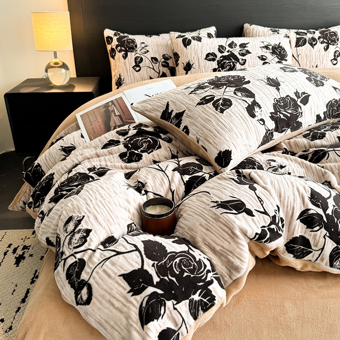 91家纺网 家纺一手货源 找家纺 卡罗兰 2025新款雕花烂花牛奶绒套件-缠花枝系列 缠花枝-蔷薇