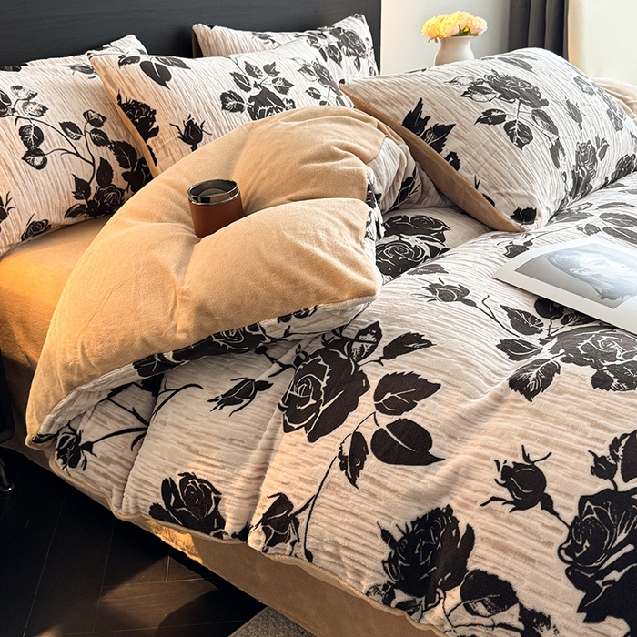 91家纺网 家纺一手货源 找家纺 卡罗兰 2025新款雕花烂花牛奶绒套件-缠花枝系列 缠花枝-蔷薇